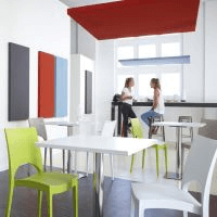 Akustikpaneele, Deckensegel und Akustikschirme optimieren die Raumakustik